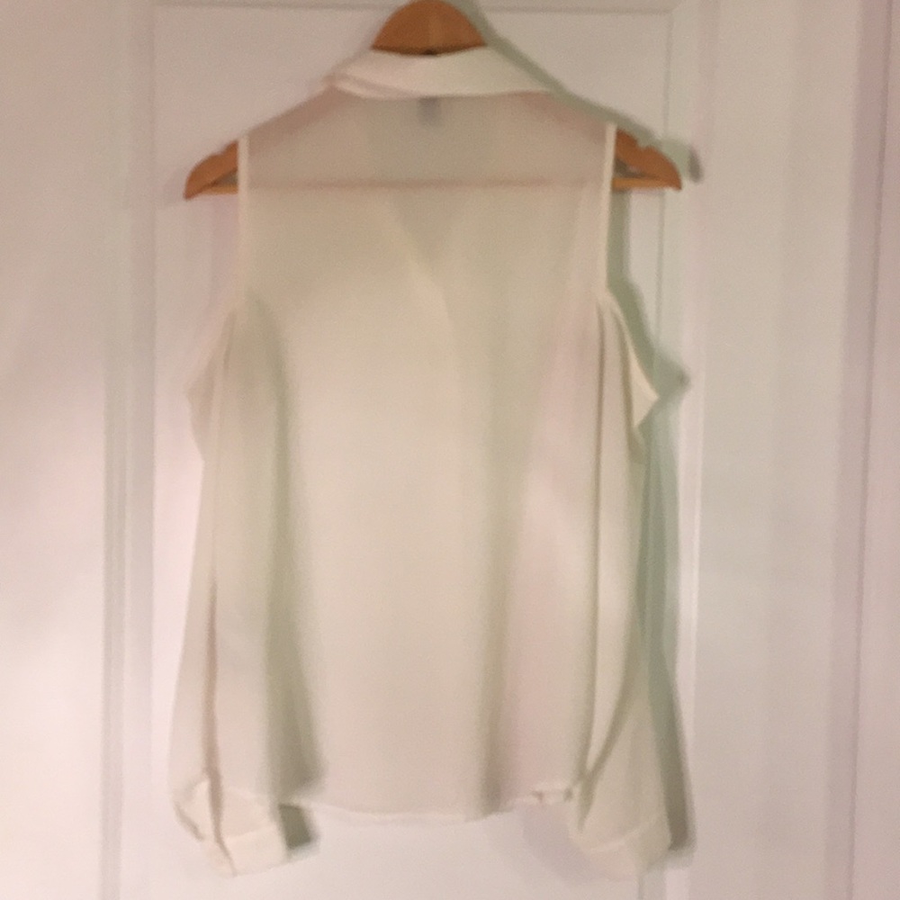 Forever 21 Open Shoulder Button-Up Size M - Picture 7 of 7